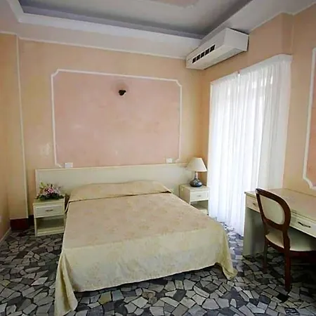 Maria Grazia Ξενοδοχείο με διαμερίσματα 3*