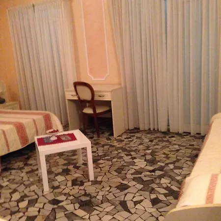 Ξενοδοχείο με διαμερίσματα Maria Grazia 3*